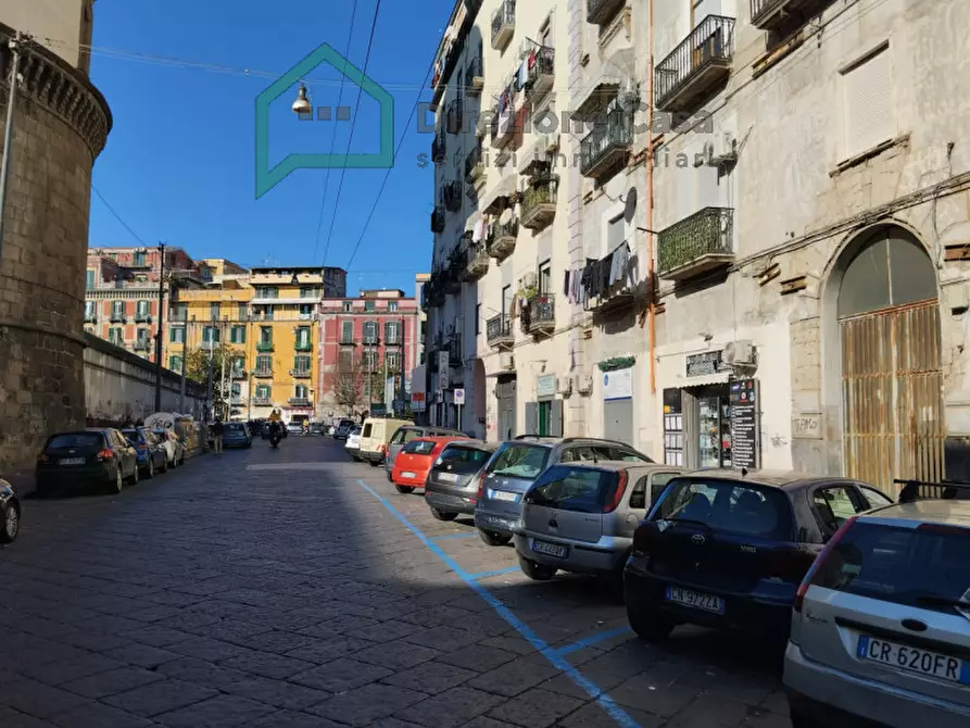 Immagine 2 di Attività commerciale in affitto  in Via C. Rossaroli a Napoli