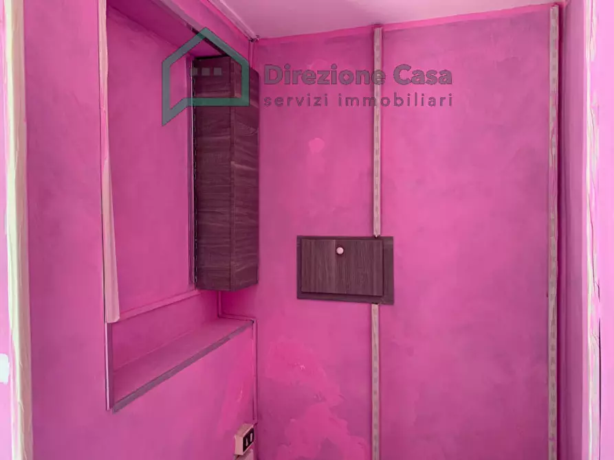 Immagine 6 di Attività commerciale in affitto  in Via C. Rossaroli a Napoli