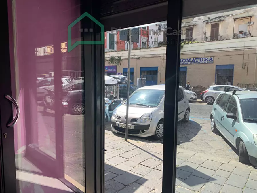 Immagine 7 di Attività commerciale in affitto  in Via C. Rossaroli a Napoli
