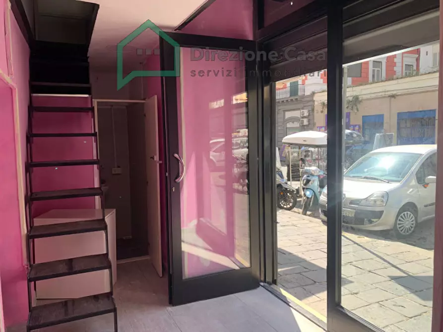 Immagine 8 di Attività commerciale in affitto  in Via C. Rossaroli a Napoli