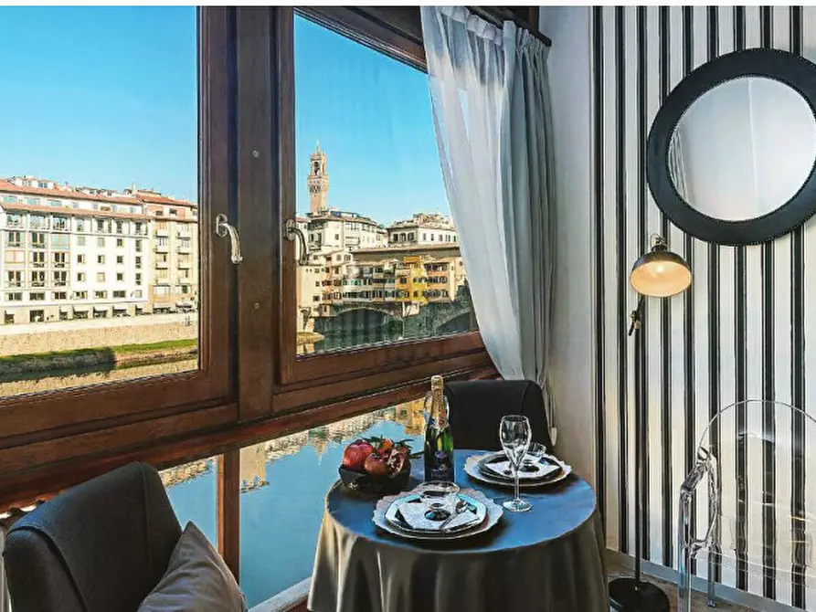 Immagine 11 di Appartamento in vendita  in PONTE VECCHIO a Firenze