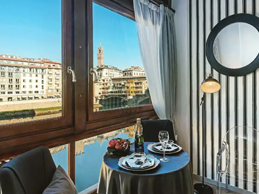 Immagine 23 di Appartamento in vendita  in PONTE VECCHIO a Firenze