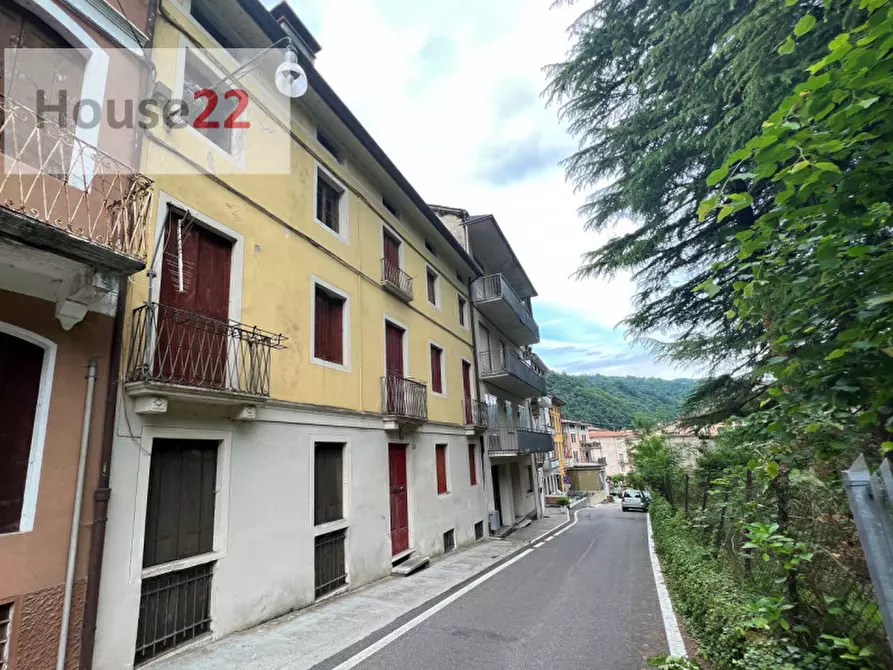 Immagine 1 di Palazzo in vendita  in Via Margherita 24 Recoaro Terme a Recoaro Terme