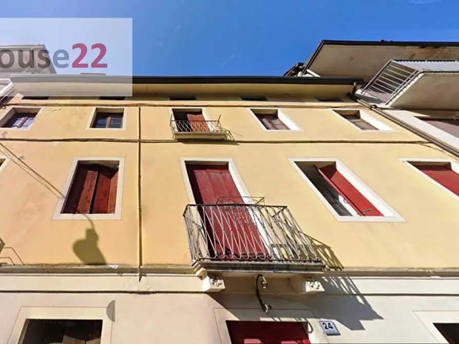 Immagine 1 di Palazzo in vendita  in Via Margherita 24 Recoaro Terme a Recoaro Terme