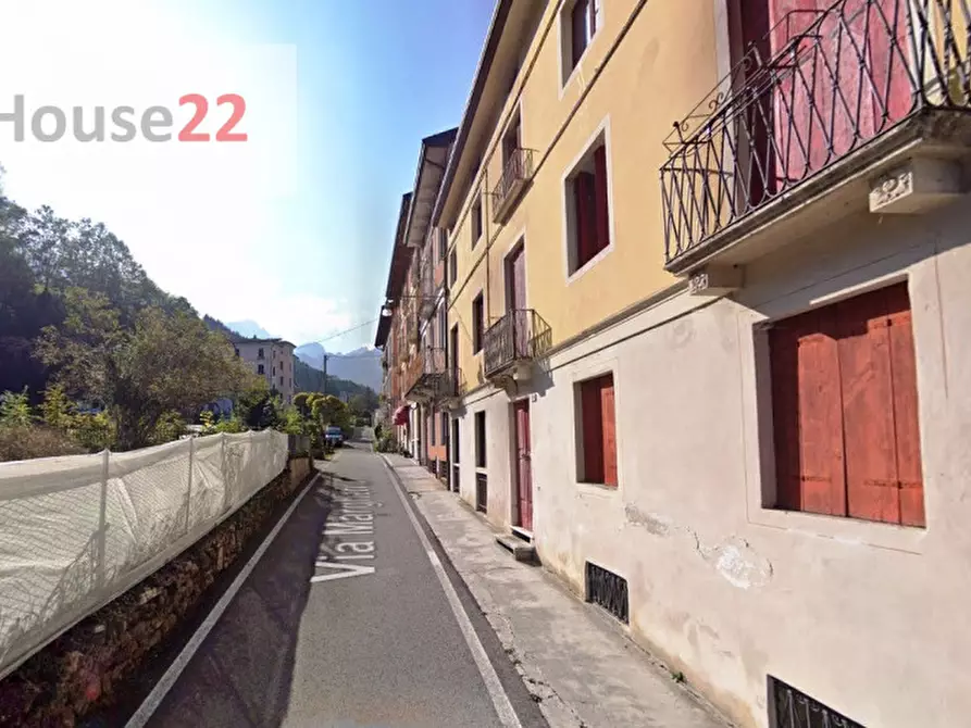 Immagine 3 di Palazzo in vendita  in Via Margherita 24 Recoaro Terme a Recoaro Terme