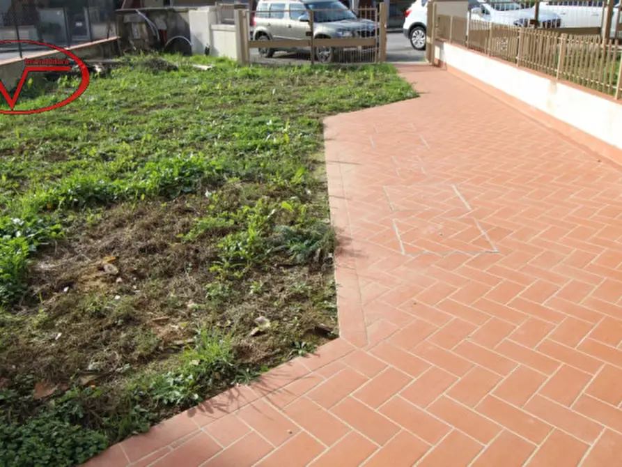 Immagine 8 di Appartamento in vendita  in Via Norcenni a Figline E Incisa Valdarno