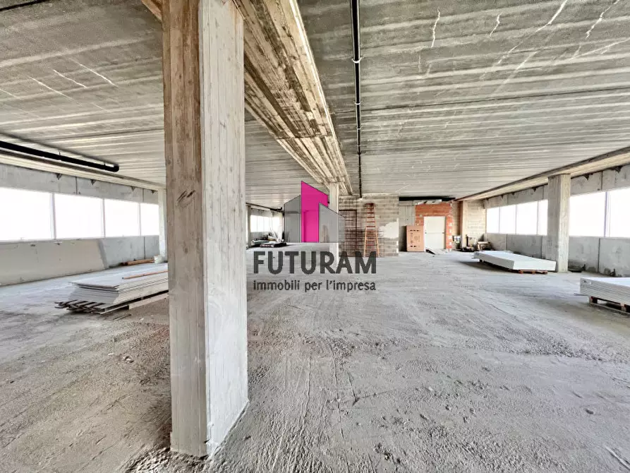 Immagine 8 di Ufficio in vendita  a Vicenza