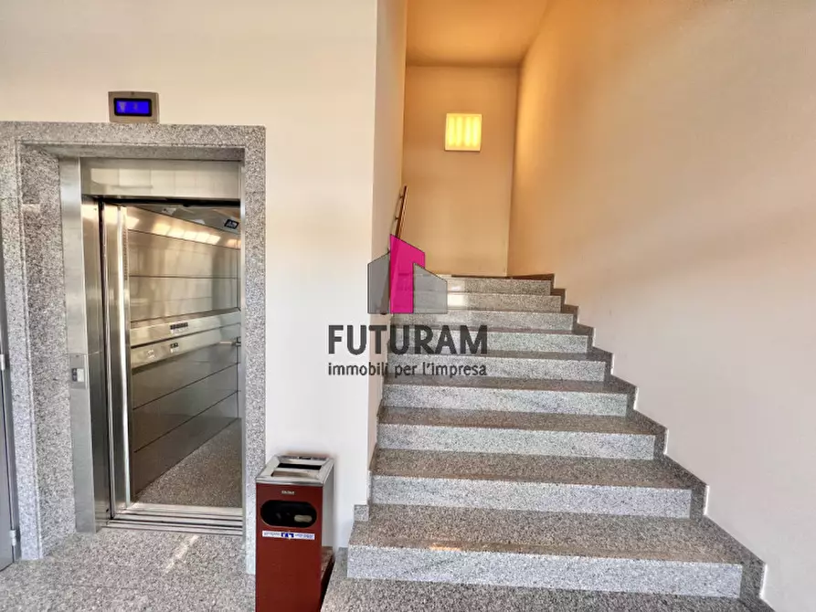 Immagine 14 di Ufficio in vendita  a Vicenza