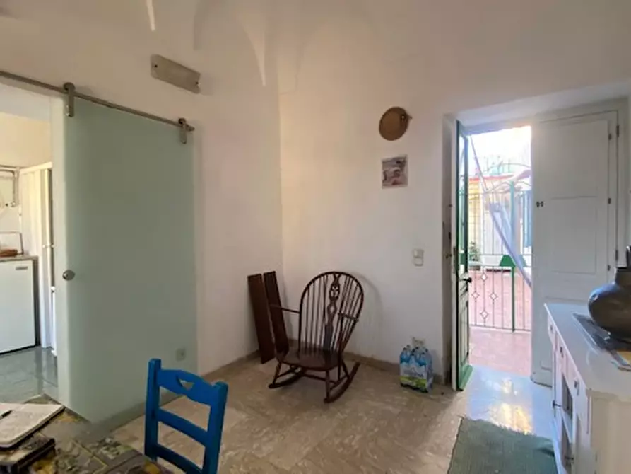 Immagine 6 di Appartamento in vendita  in via del faro a Procida