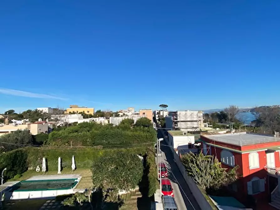 Immagine 18 di Appartamento in vendita  in via del faro a Procida