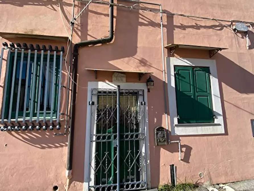 Immagine 3 di Appartamento in vendita  in via del faro 20 a Procida