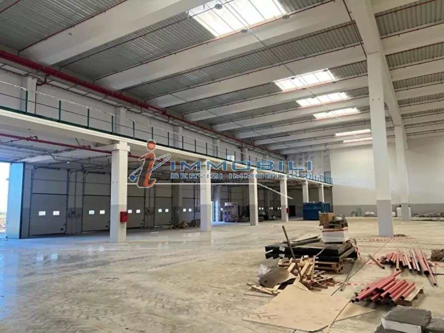 Immagine 16 di Laboratorio in affitto  a Piacenza