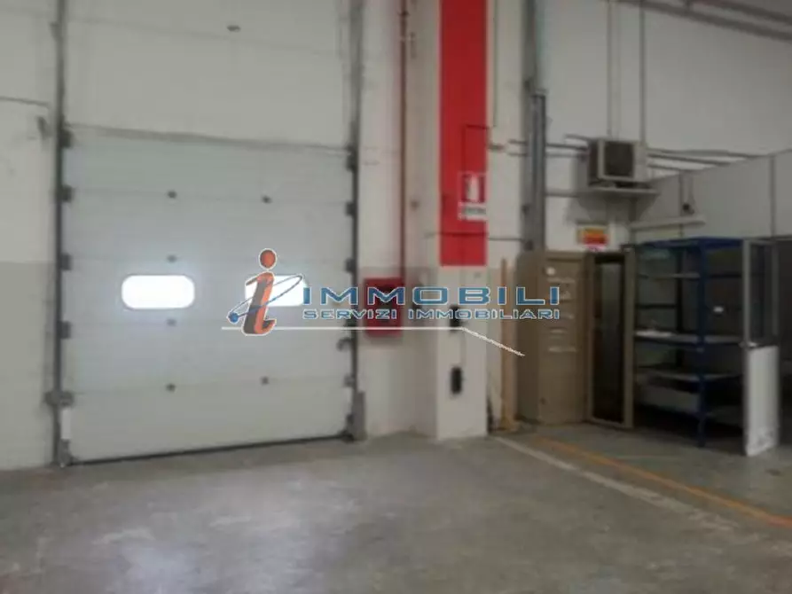 Immagine 9 di Laboratorio in affitto  in VIA GRANDI A. a Settala