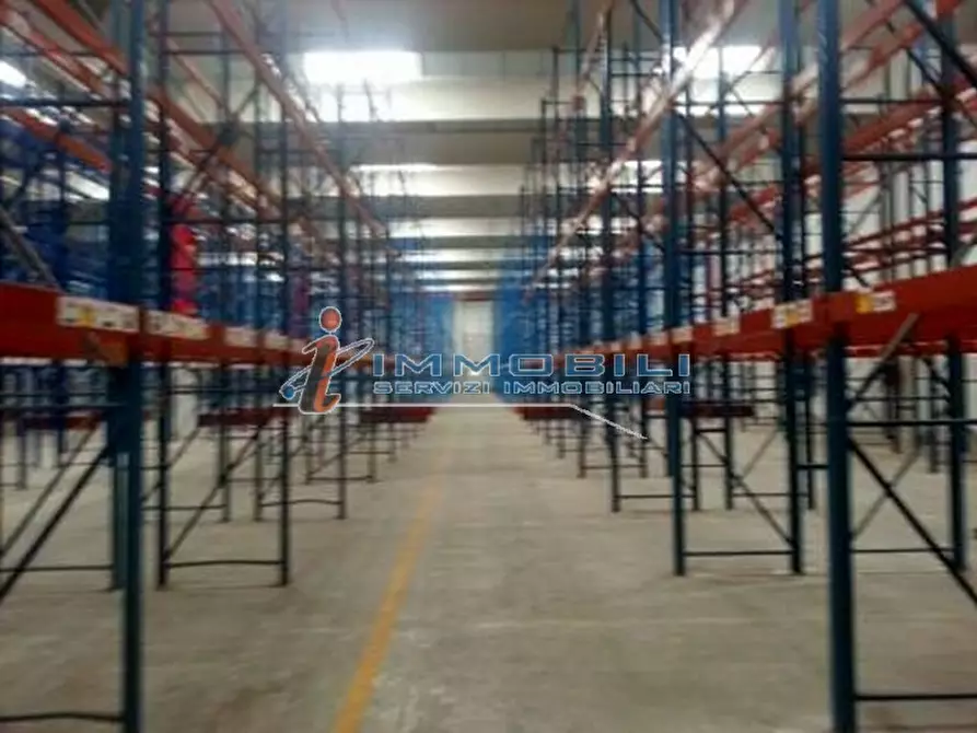 Immagine 10 di Laboratorio in affitto  in VIA GRANDI A. a Settala