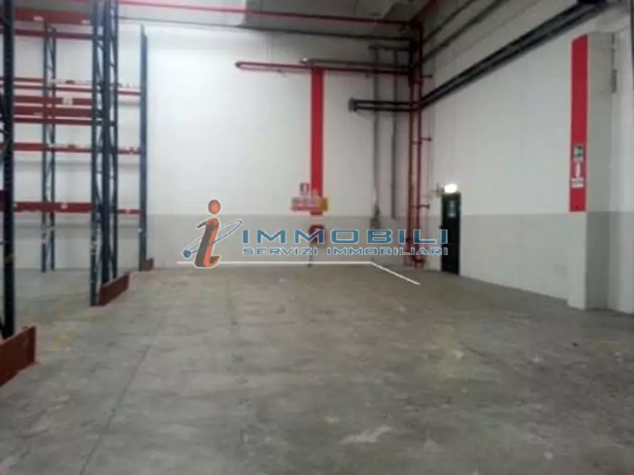 Immagine 13 di Laboratorio in affitto  in VIA GRANDI A. a Settala