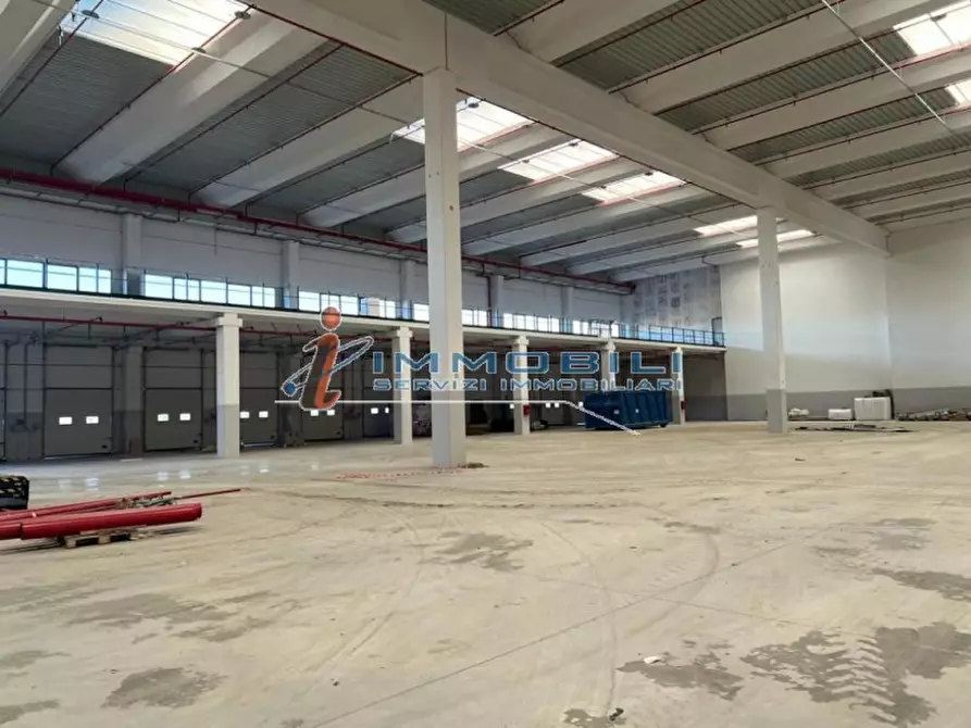 Immagine 9 di Capannone industriale in affitto  a Piacenza