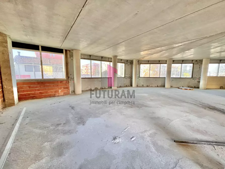 Immagine 6 di Ufficio in vendita  a Vicenza