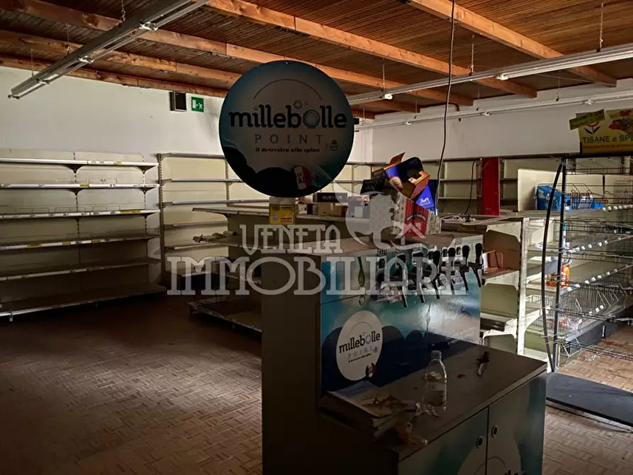 Immagine 8 di Capannone industriale in vendita  in Via Milite Ignoto a Montoggio