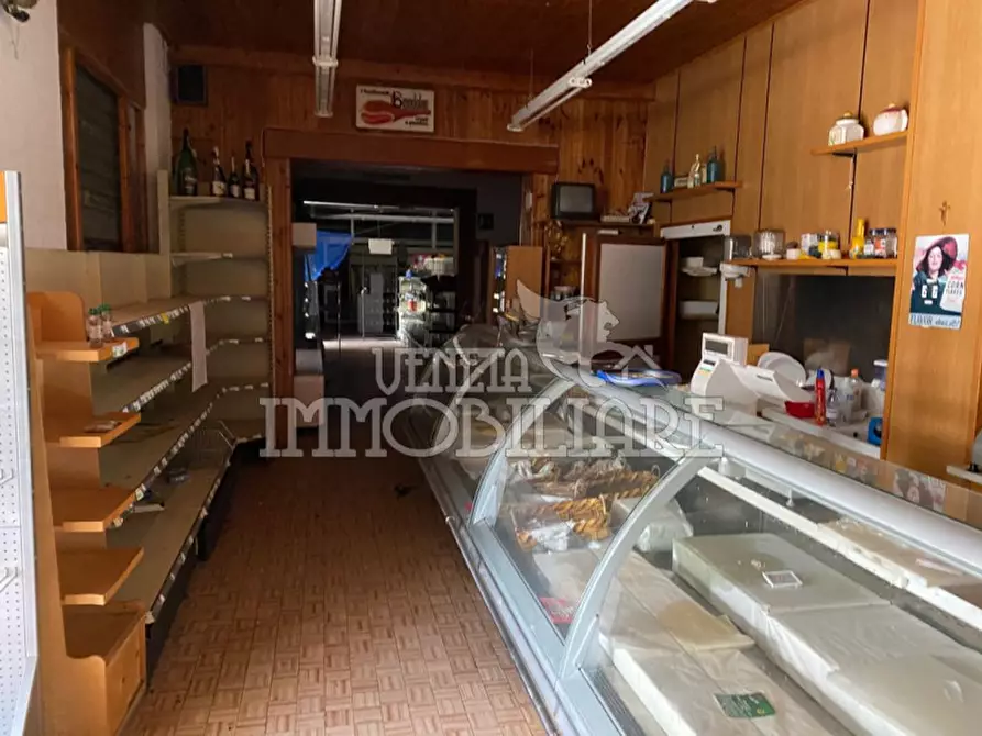 Immagine 15 di Capannone industriale in vendita  in Via Milite Ignoto a Montoggio