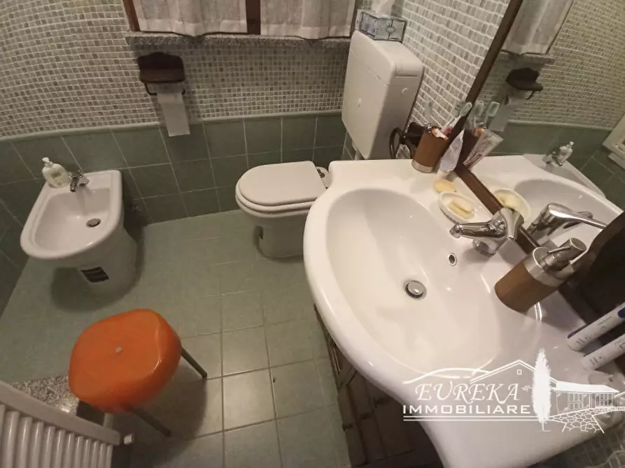 Immagine 11 di Appartamento in vendita  in via Roma a Castiglione Del Lago