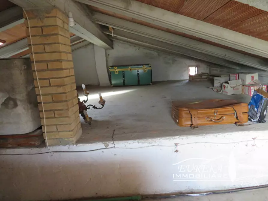 Immagine 14 di Appartamento in vendita  in via Roma a Castiglione Del Lago