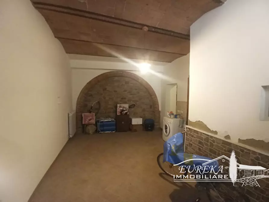 Immagine 15 di Appartamento in vendita  in via Roma a Castiglione Del Lago