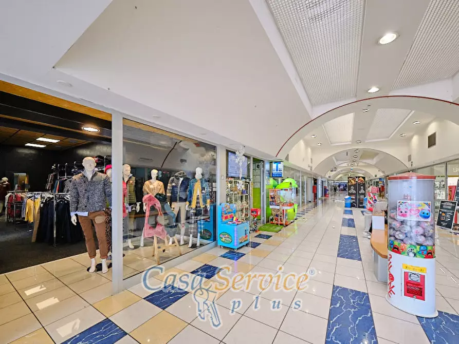 Immagine 3 di Negozio in vendita  in Strada provinciale Casarano alla Parabita Collepasso a Matino