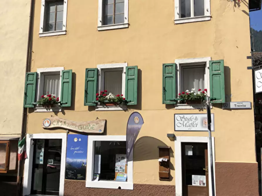 Immagine 2 di Negozio in affitto  in Corso Trento a Pinzolo