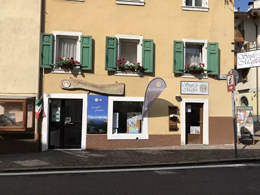 Immagine 3 di Negozio in affitto  in Corso Trento a Pinzolo