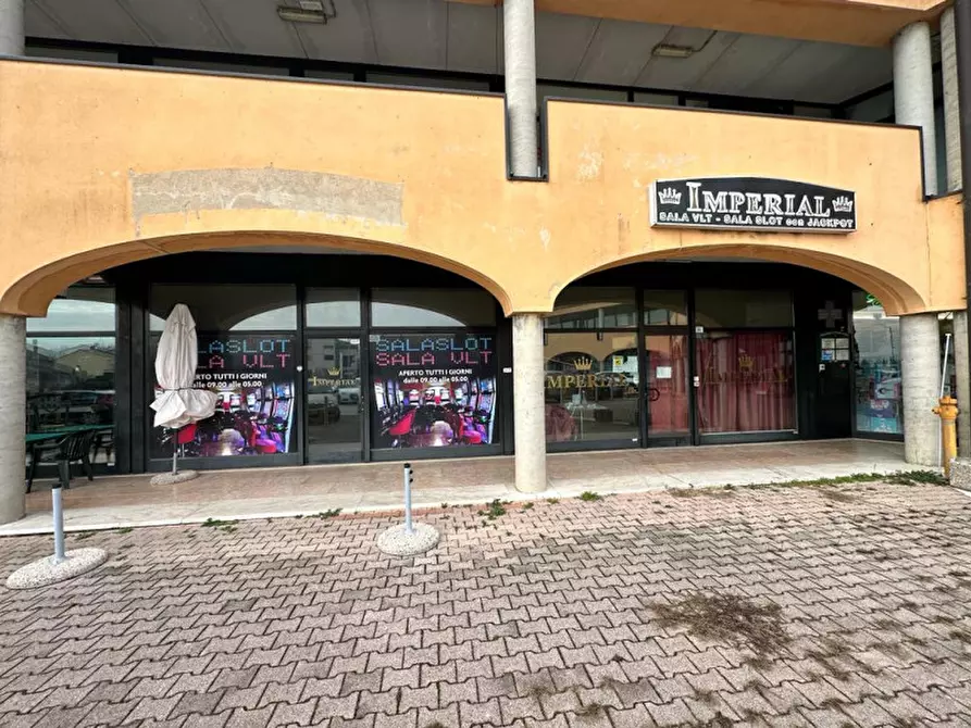 Immagine 1 di Negozio in affitto  in Via Alighieri a Illasi