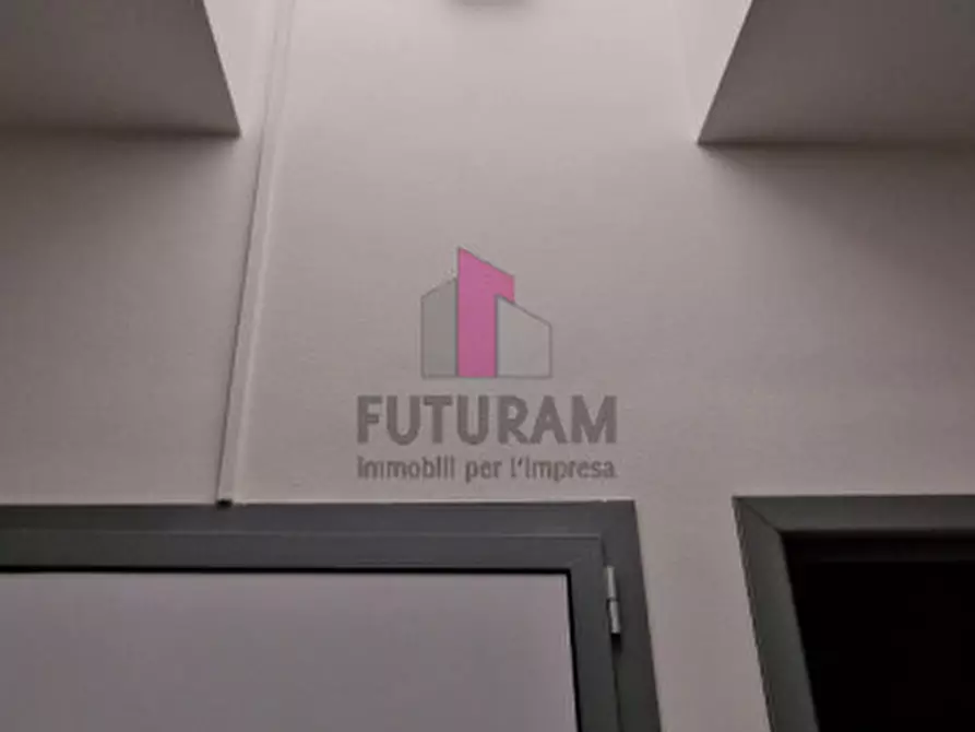 Immagine 13 di Ufficio in affitto  in Corso stati uniti a Padova