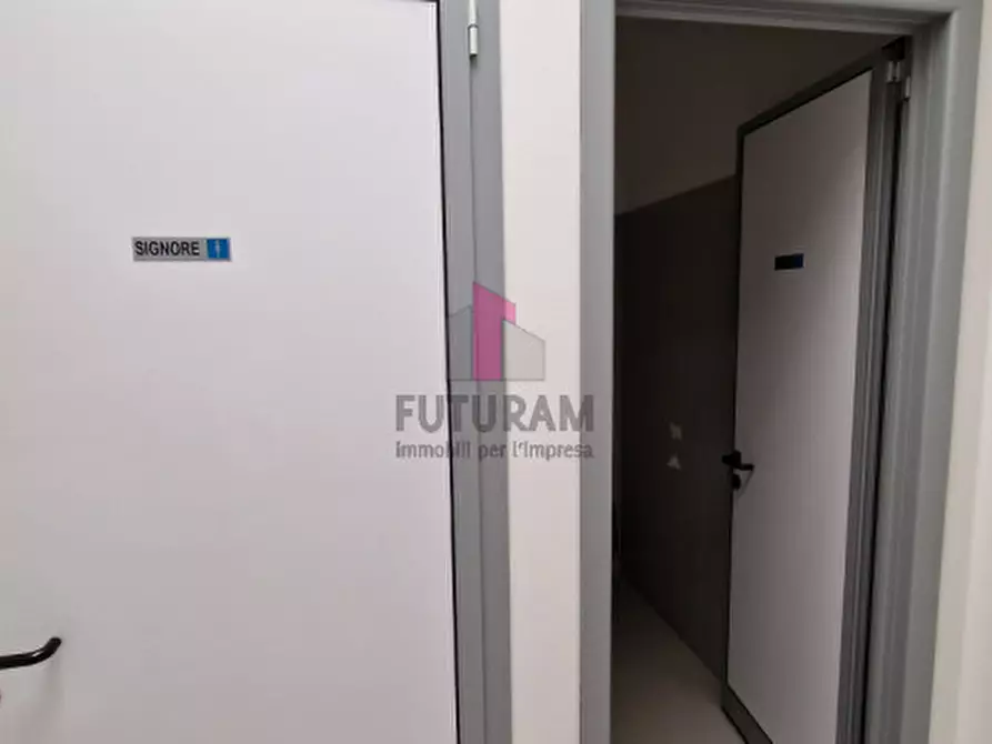 Immagine 15 di Ufficio in affitto  in Corso stati uniti a Padova