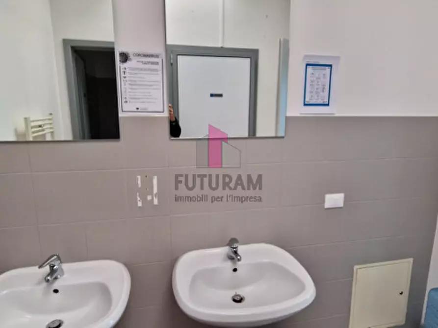 Immagine 16 di Ufficio in affitto  in Corso stati uniti a Padova