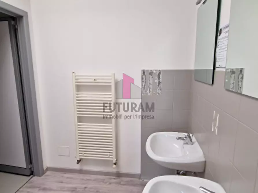 Immagine 18 di Ufficio in affitto  in Corso stati uniti a Padova