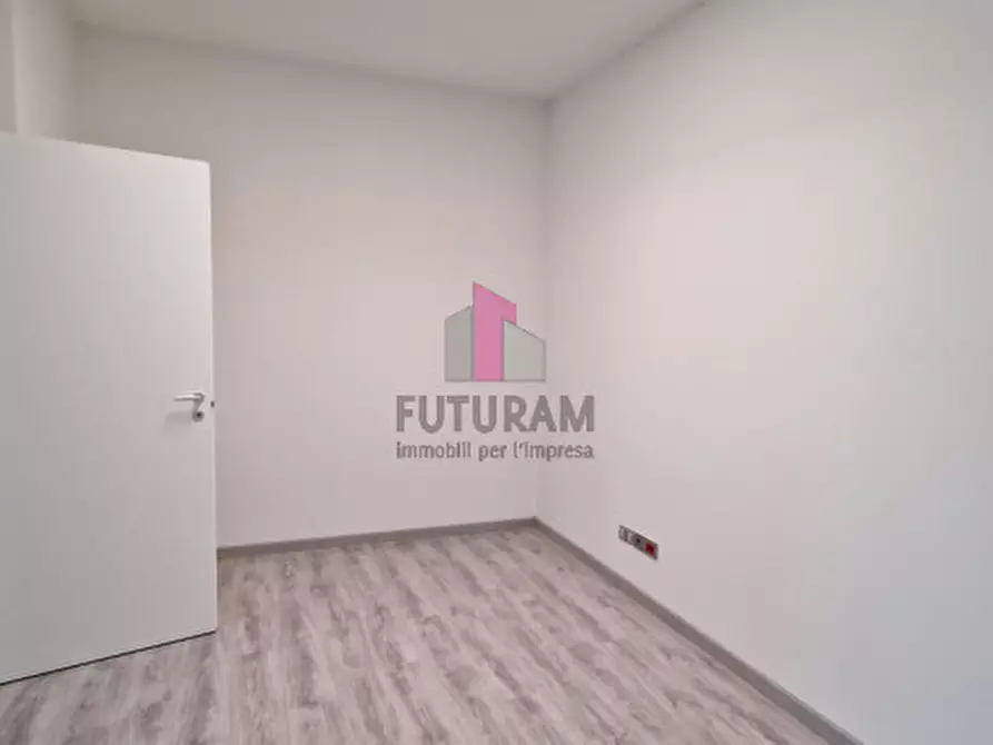 Immagine 20 di Ufficio in affitto  in Corso stati uniti a Padova