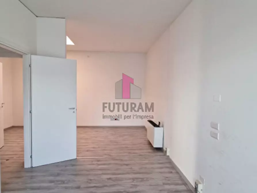 Immagine 22 di Ufficio in affitto  in Corso stati uniti a Padova