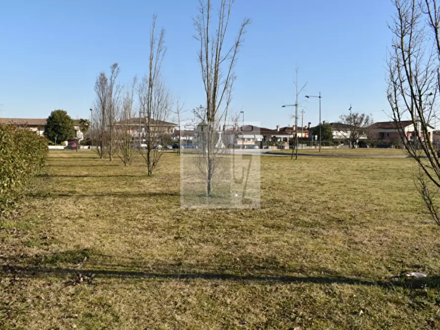Immagine 3 di Terreno in vendita  in via montello a Resana
