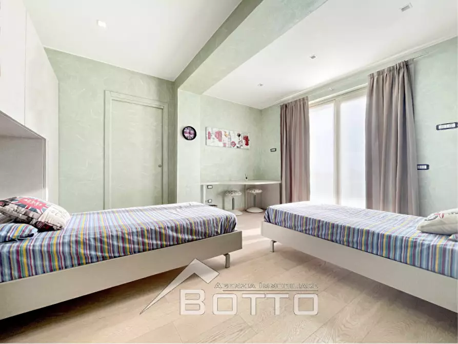 Immagine 28 di Villa in vendita  in via fontana del frate a Romagnano Sesia