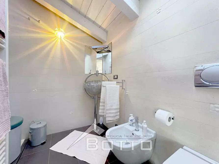 Immagine 37 di Villa in vendita  in via fontana del frate a Romagnano Sesia