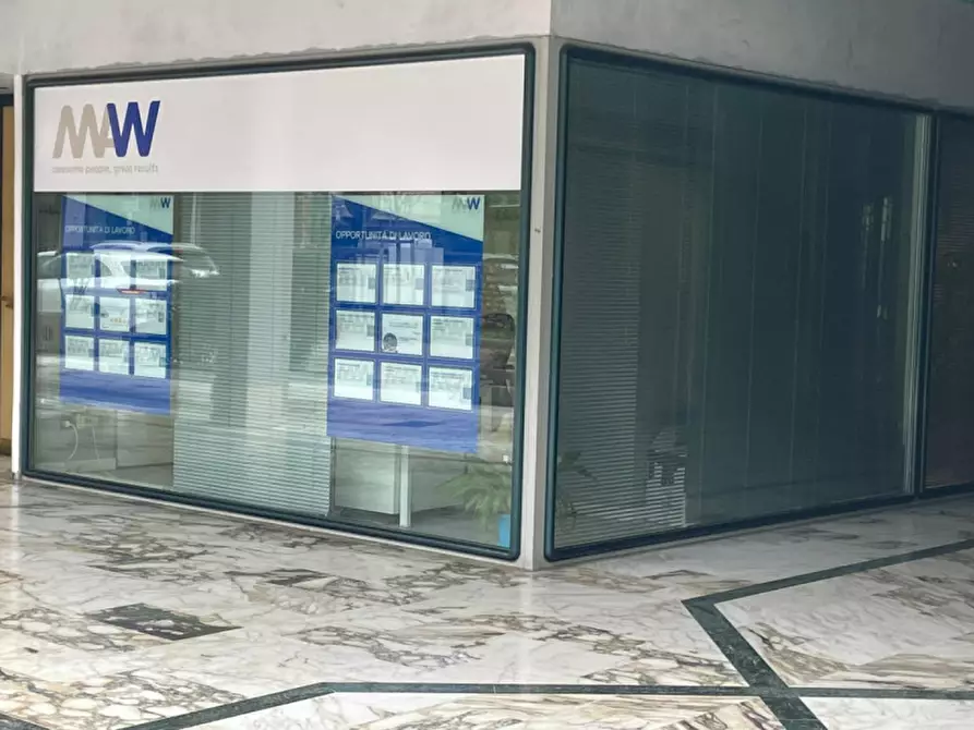 Immagine 2 di Negozio in vendita  a Vittorio Veneto