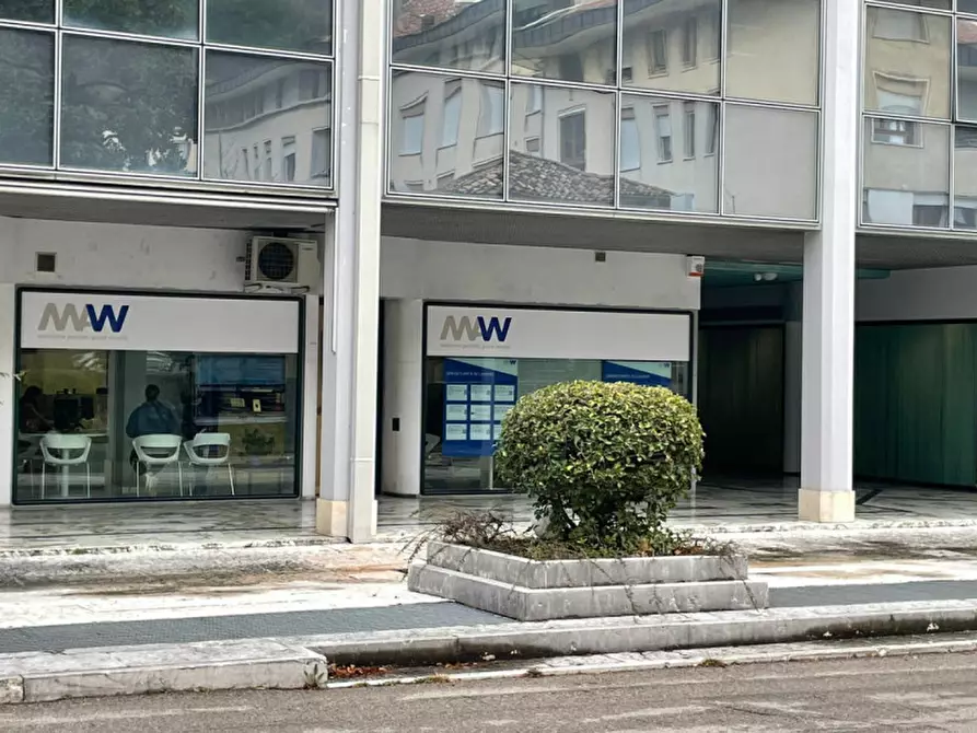 Immagine 3 di Negozio in vendita  a Vittorio Veneto