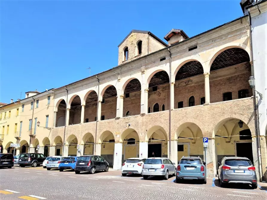 Immagine 1 di Palazzo in vendita  in Via Cesarotti, N. 7 a Padova