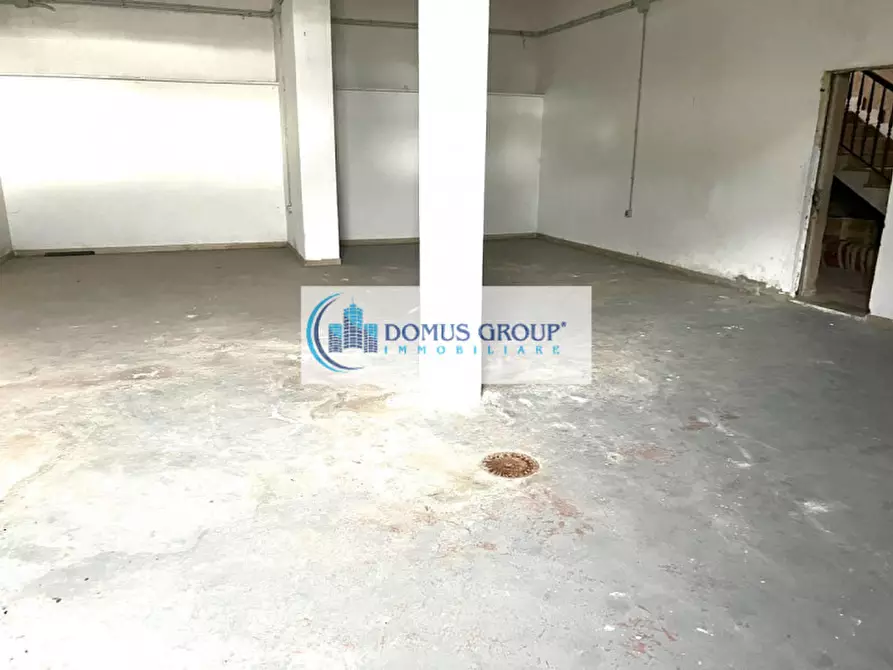 Immagine 21 di Negozio in vendita  in Via Alessandro Santini a Roma