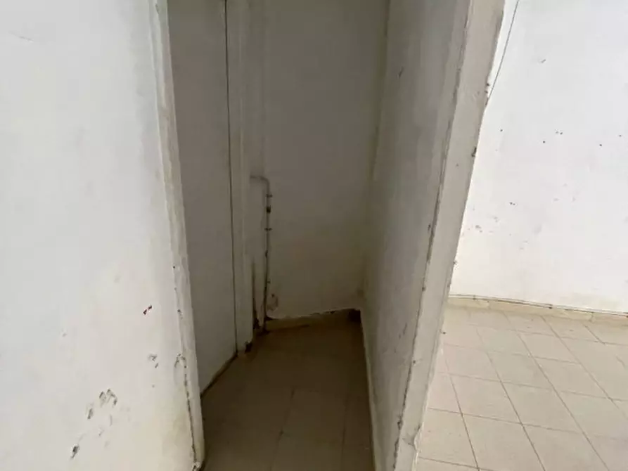 Immagine 9 di Negozio in affitto  in Traversa privata cavalleggeri Aosta a Napoli