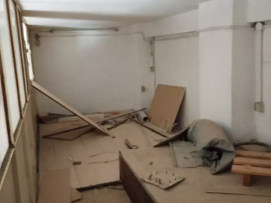 Immagine 14 di Negozio in affitto  in Traversa privata cavalleggeri Aosta a Napoli