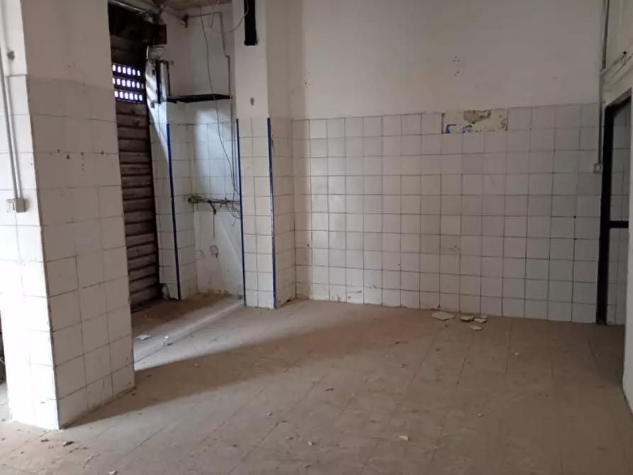 Immagine 19 di Negozio in affitto  in Traversa privata cavalleggeri Aosta a Napoli