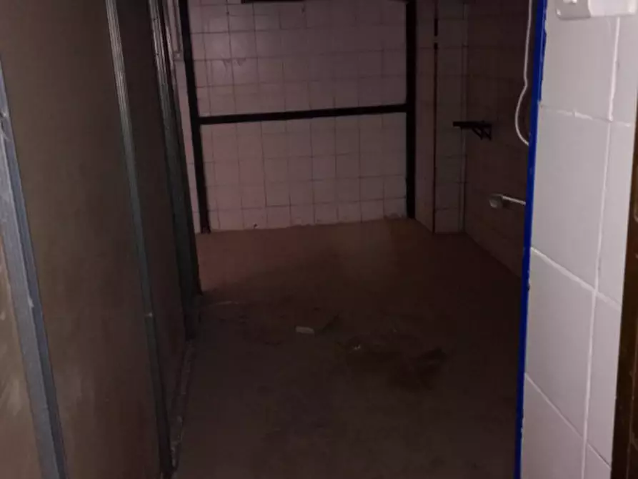 Immagine 20 di Negozio in affitto  in Traversa privata cavalleggeri Aosta a Napoli