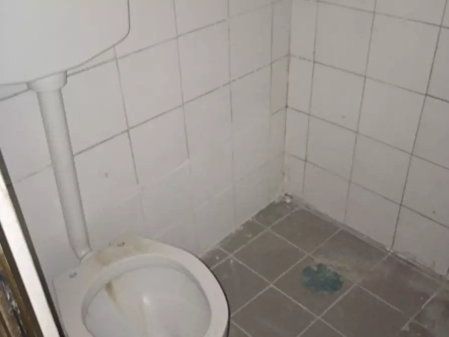 Immagine 21 di Negozio in affitto  in Traversa privata cavalleggeri Aosta a Napoli