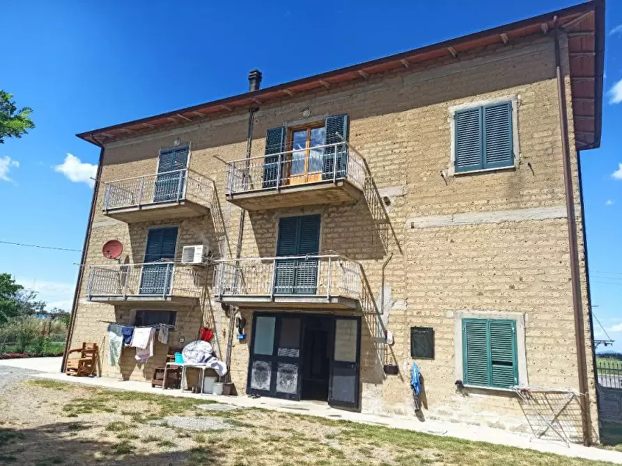 Immagine 2 di Casa indipendente in vendita  in Via Roma a Castiglione Del Lago