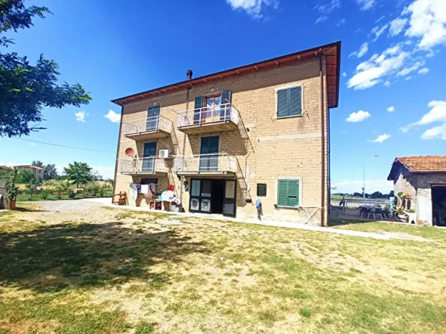 Immagine 3 di Casa indipendente in vendita  in Via Roma a Castiglione Del Lago